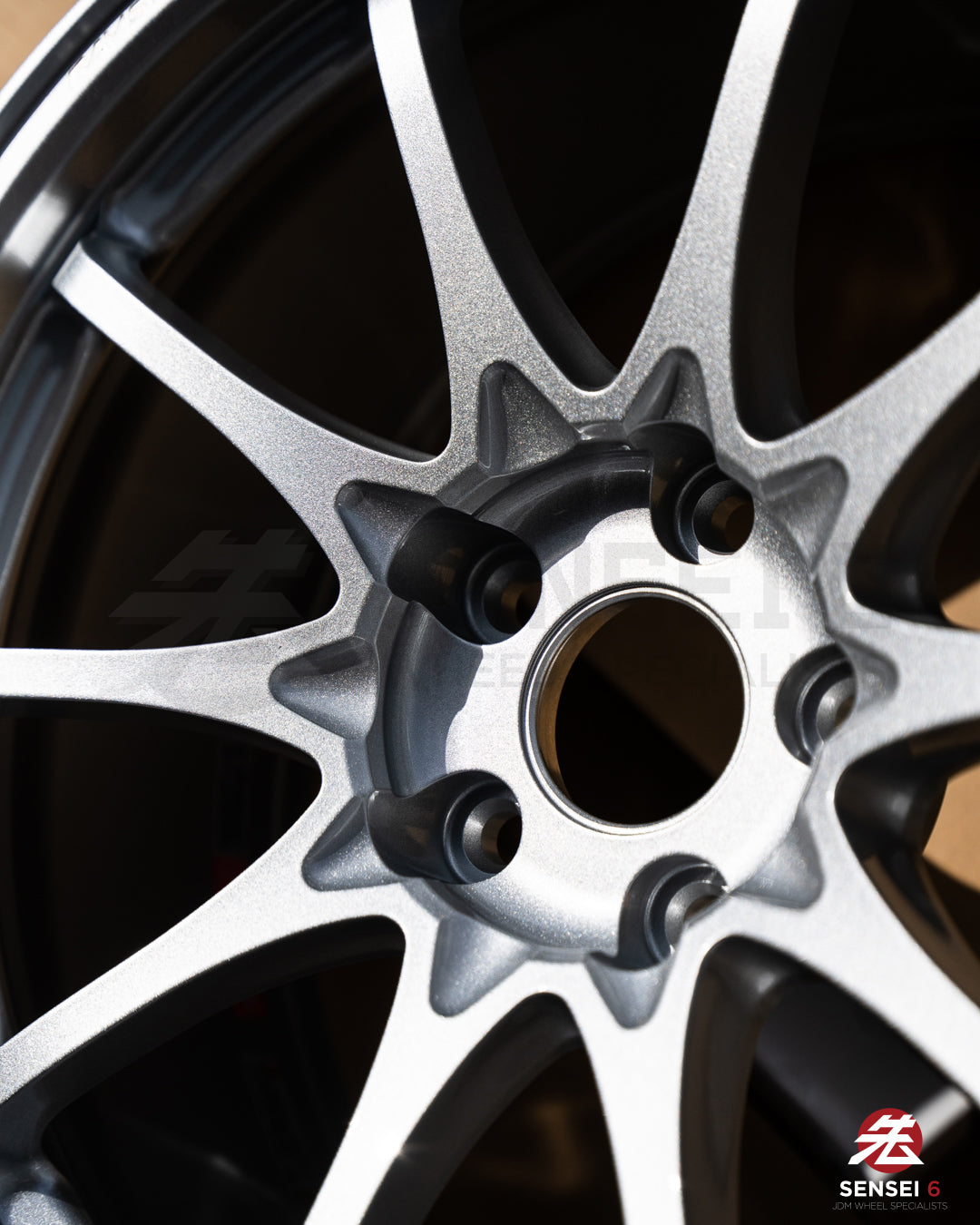 Volk CE28N-Plus / 18x9.5 +22 / 5x114.3 / Diamond Silver (DS)