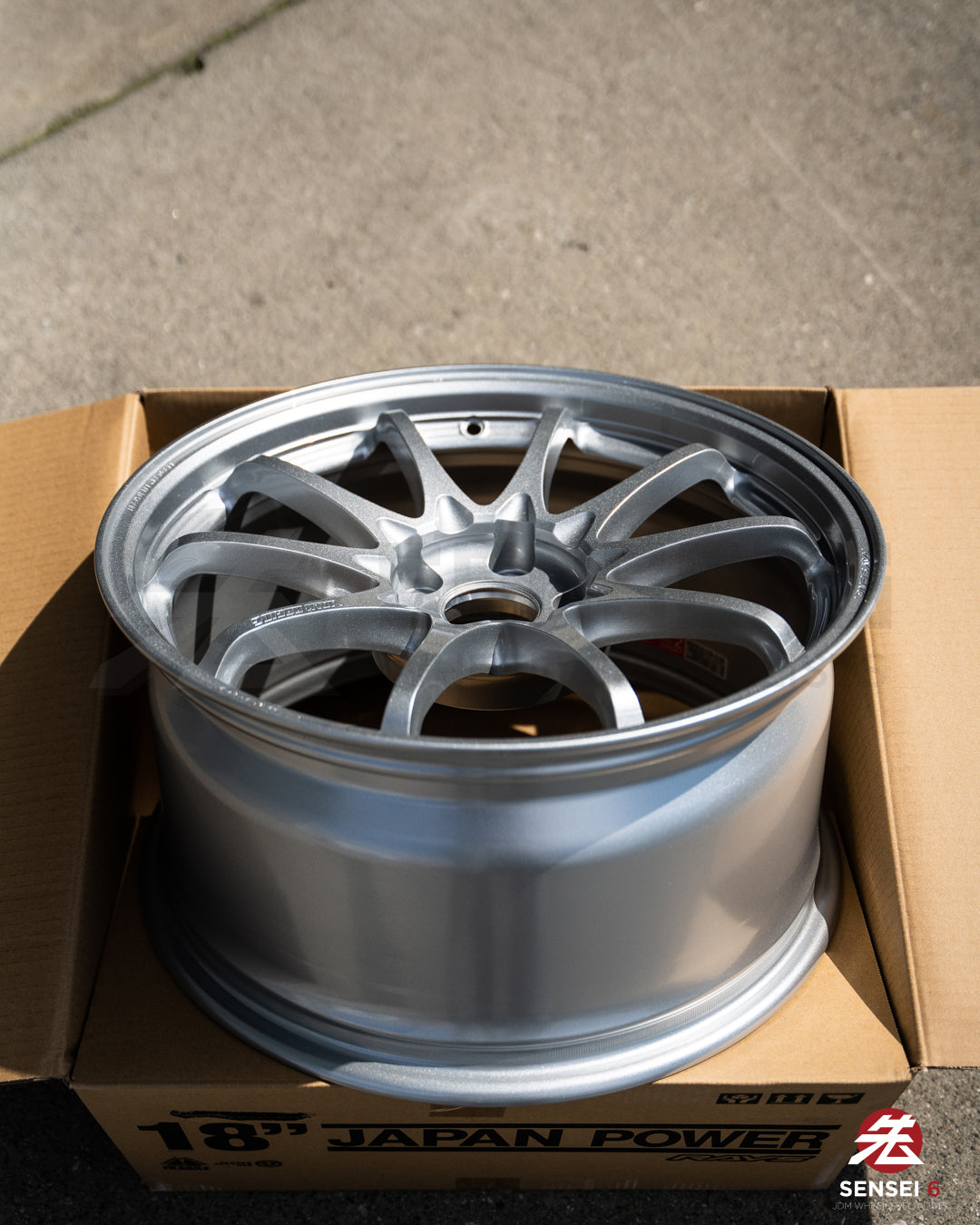Volk CE28N-Plus / 18x9.5 +22 / 5x114.3 / Diamond Silver (DS)