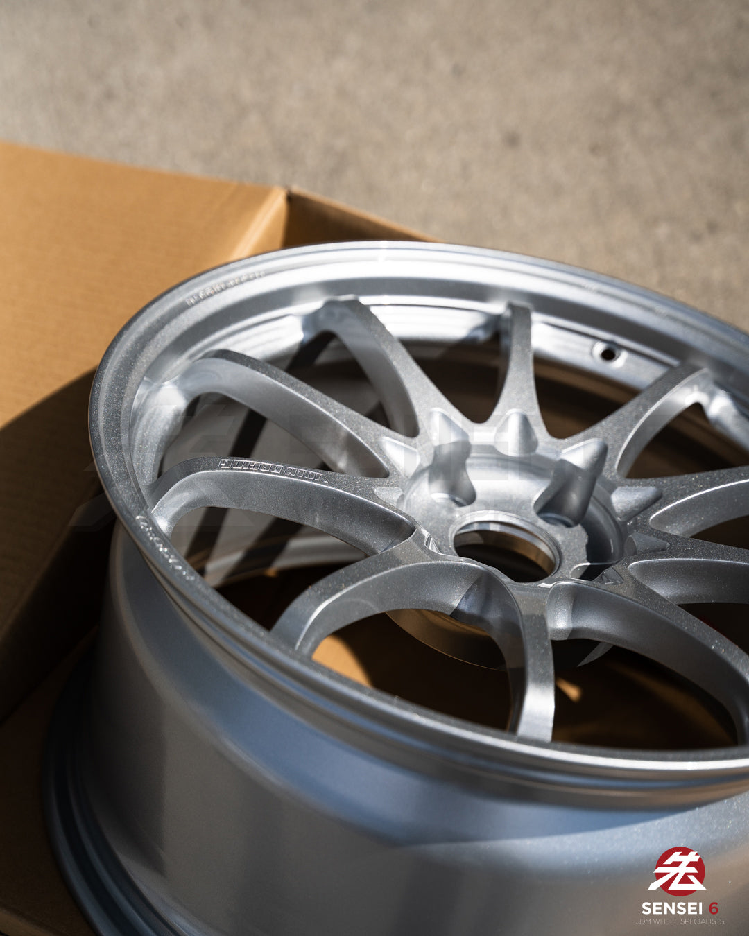 Volk CE28N-Plus / 18x9.5 +22 / 5x114.3 / Diamond Silver (DS)