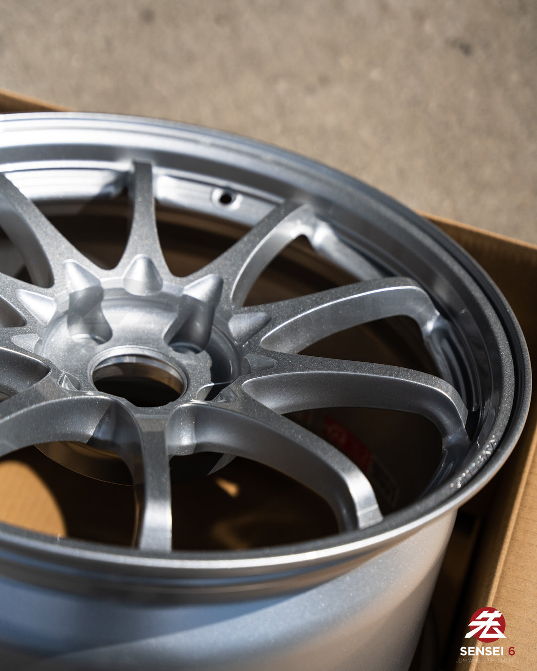 Volk CE28N-Plus / 18x9.5 +22 / 5x114.3 / Diamond Silver (DS)