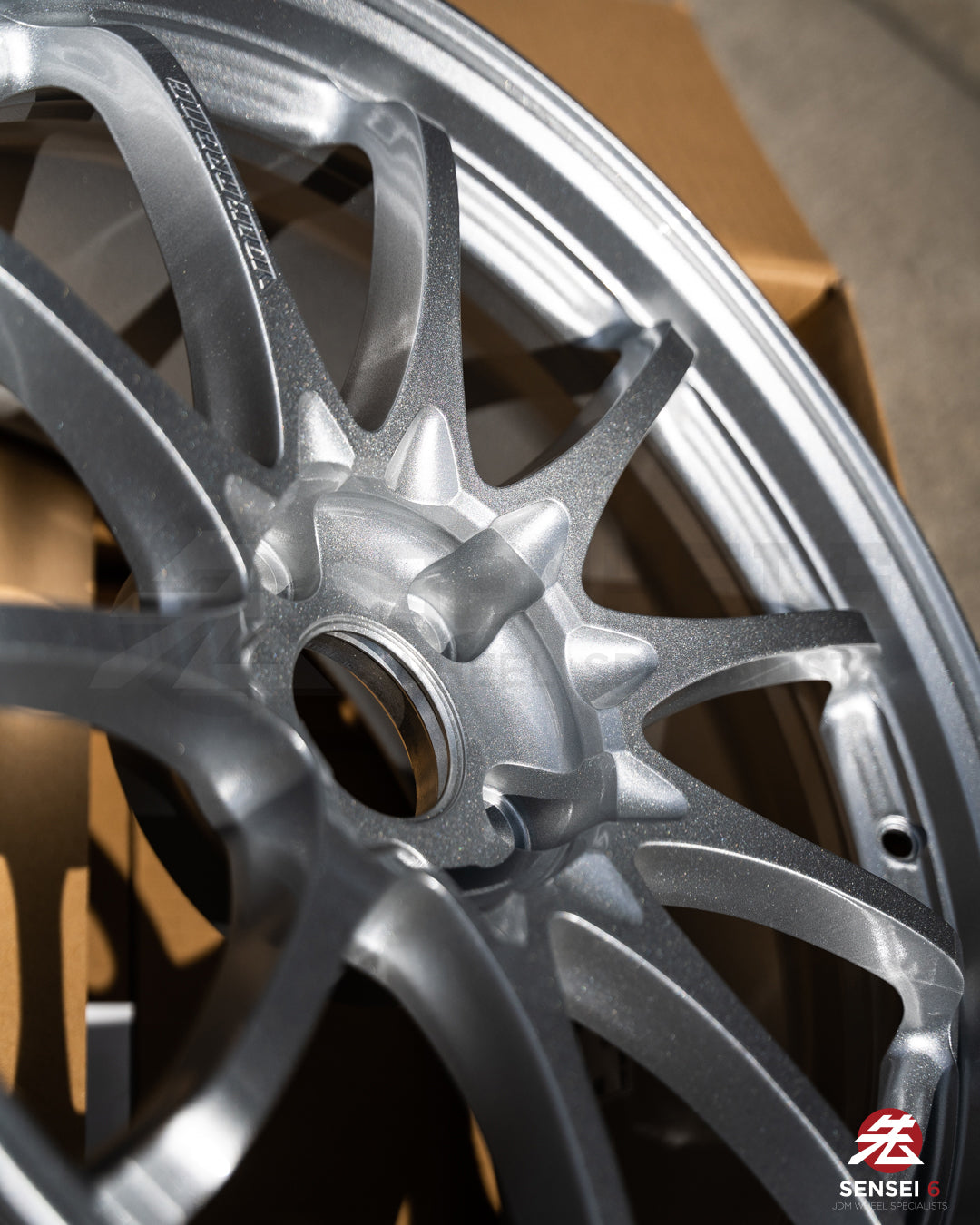 Volk CE28N-Plus / 18x9.5 +22 / 5x114.3 / Diamond Silver (DS)