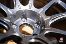 Cargar imagen en el visor de la galería, SSR GTX01 / 19x10.5 +22 / 5x114.3 / Plata oscuro