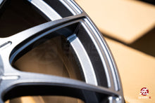 Cargar imagen en el visor de la galería, SSR GTX01 / 19x10.5 +22 / 5x114.3 / Plata oscuro