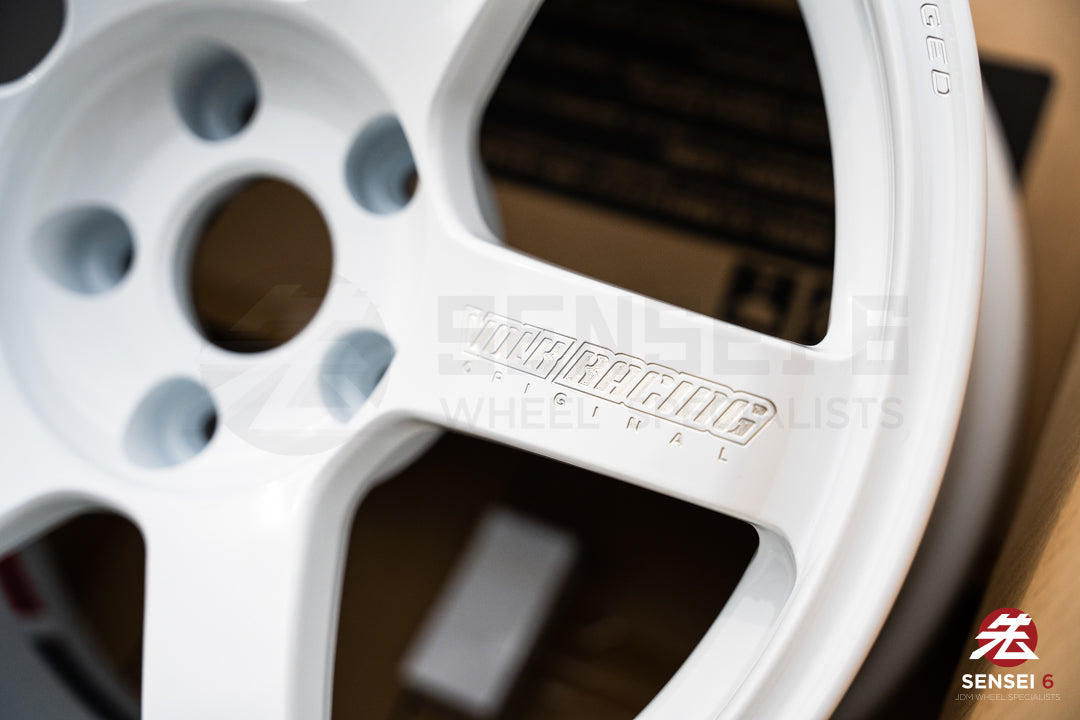 Volk TE37 Saga S-Plus / 17x9 +22 / 5x114.3 / Dash White (DW)