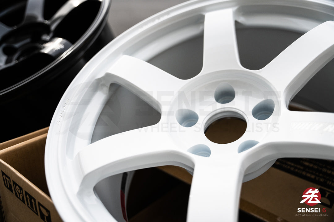 Volk TE37 Saga S-Plus / 17x9 +22 / 5x114.3 / Dash White (DW)