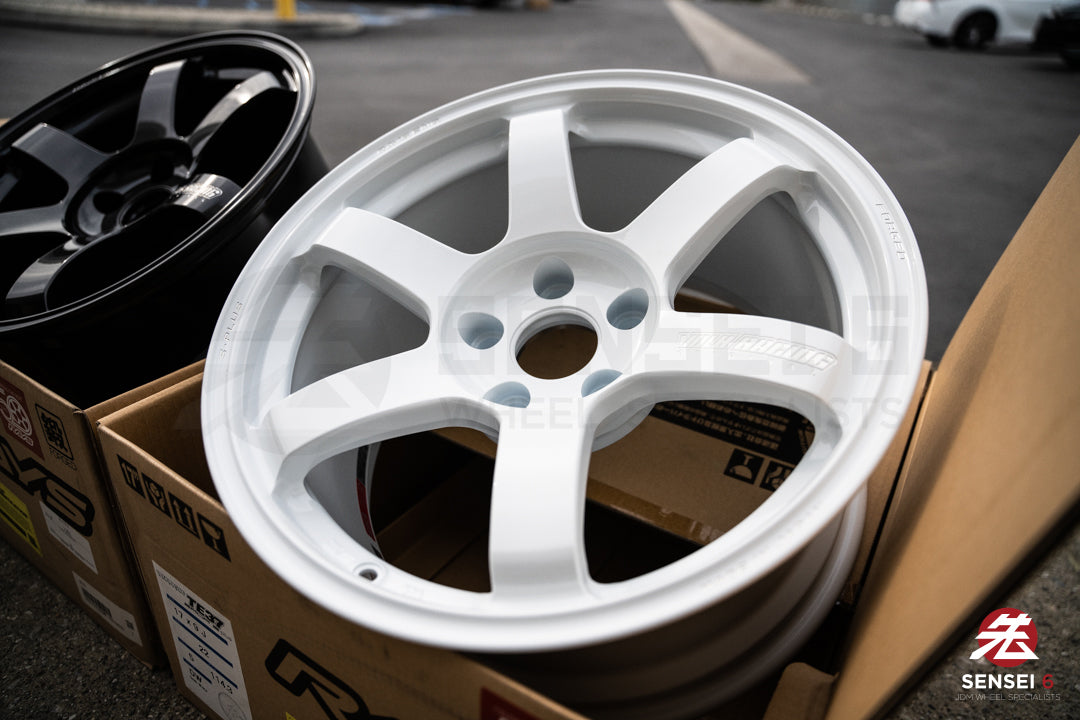 Volk TE37 Saga S-Plus / 17x9 +22 / 5x114.3 / Dash White (DW)