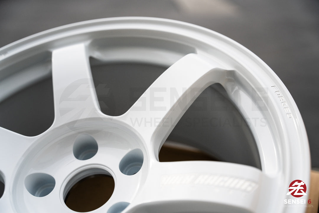 Volk TE37 Saga S-Plus / 17x9 +22 / 5x114.3 / Dash White (DW)