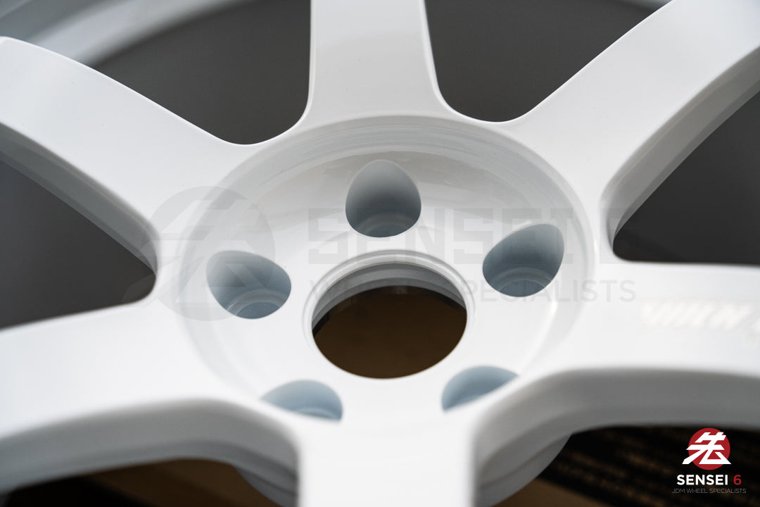 Volk TE37 Saga S-Plus / 17x9 +22 / 5x114.3 / Dash White (DW)