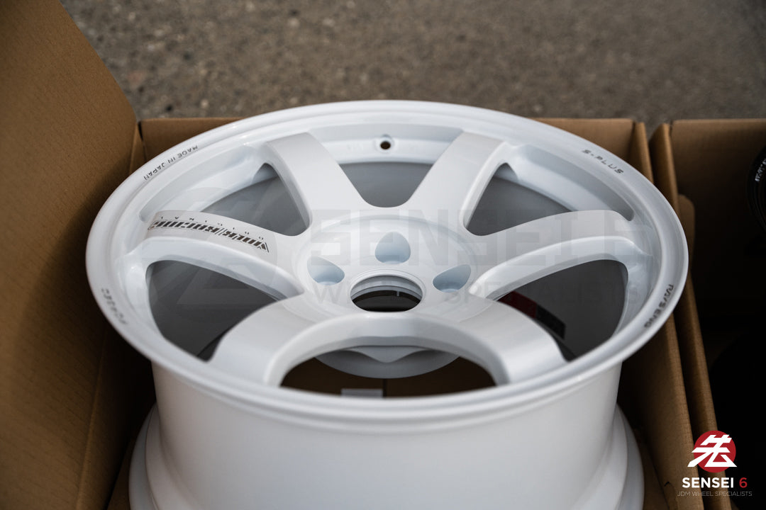 Volk TE37 Saga S-Plus / 17x9 +22 / 5x114.3 / Dash White (DW)