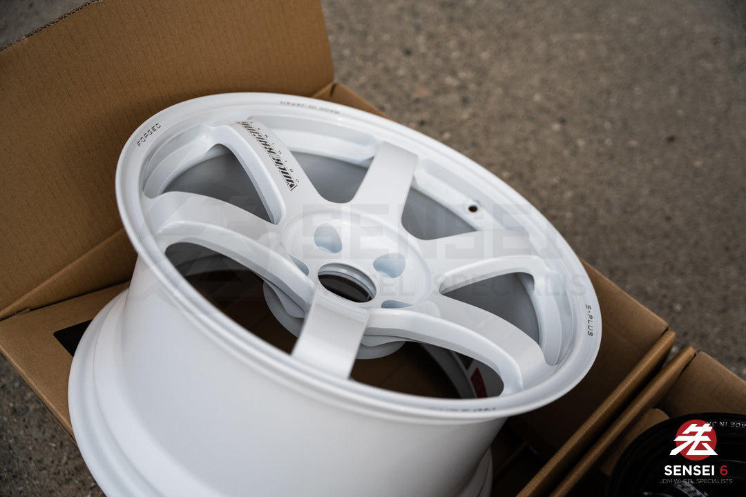 Volk TE37 Saga S-Plus / 17x9 +22 / 5x114.3 / Dash White (DW)