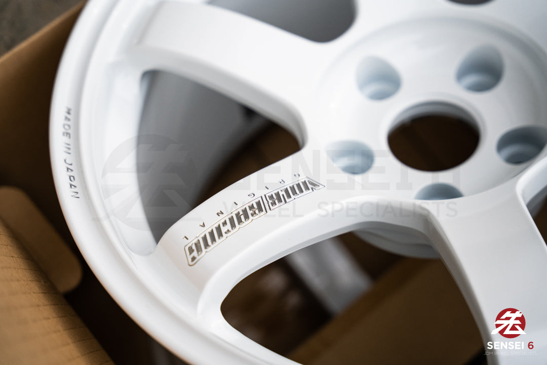 Volk TE37 Saga S-Plus / 17x9 +22 / 5x114.3 / Dash White (DW)