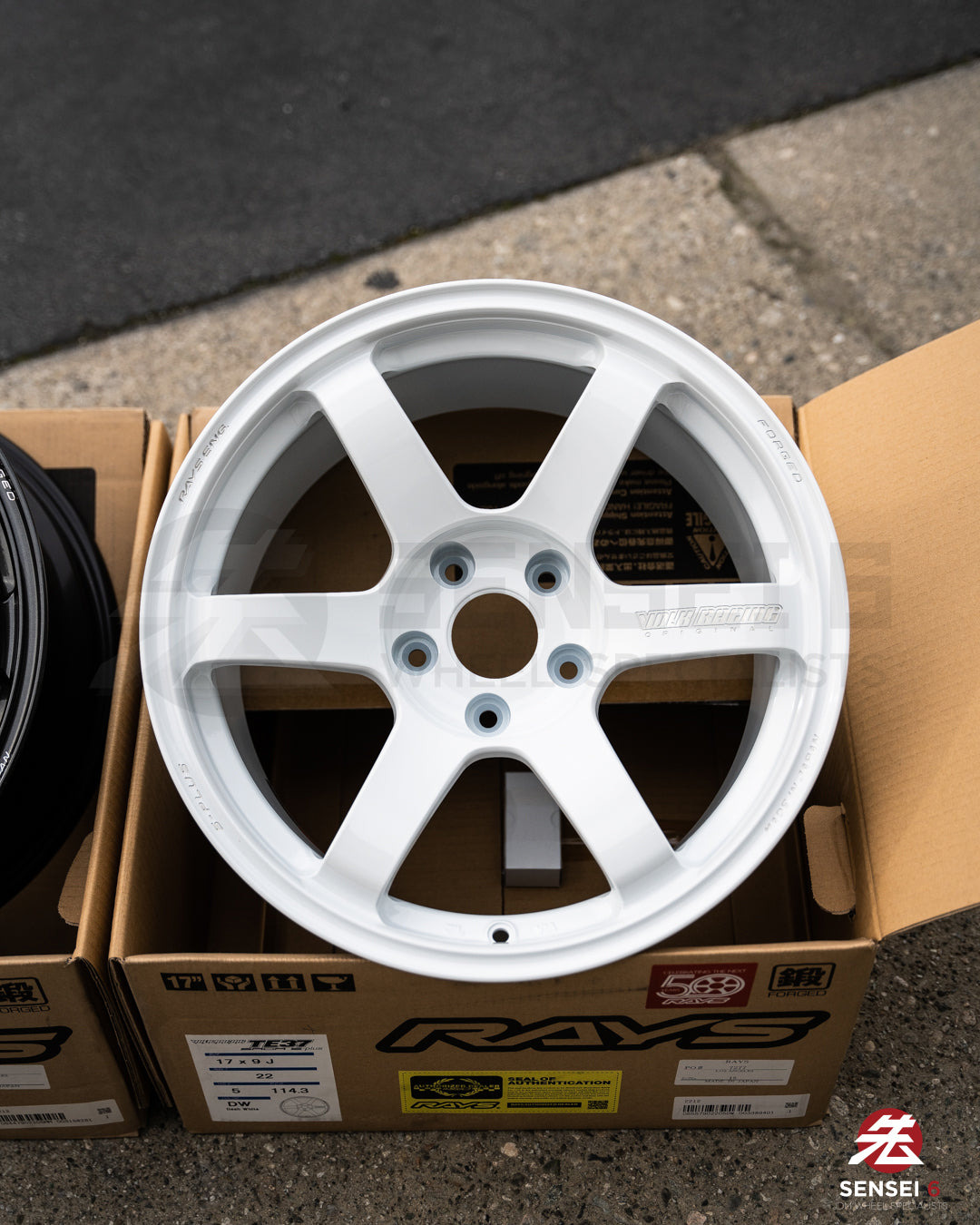 Volk TE37 Saga S-Plus / 17x9 +22 / 5x114.3 / Dash White (DW)