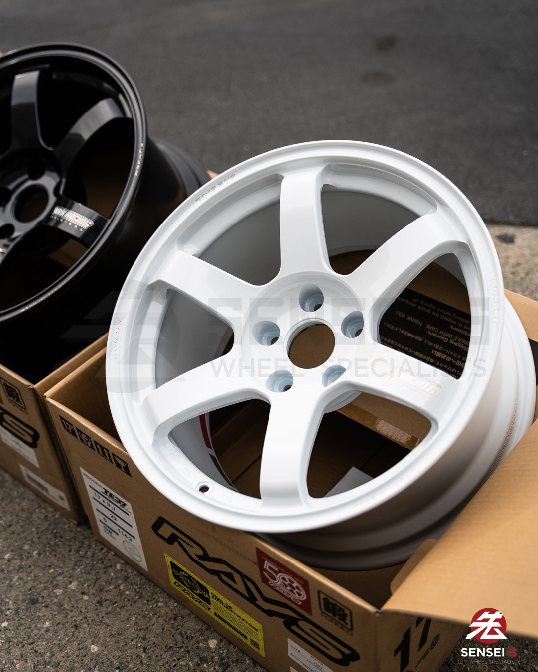 Volk TE37 Saga S-Plus / 17x9 +22 / 5x114.3 / Dash White (DW)