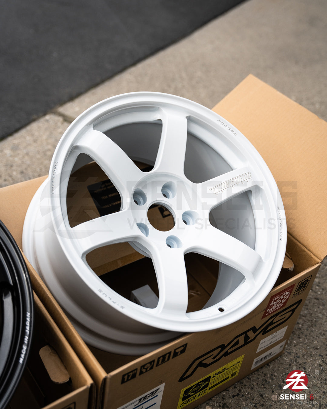 Volk TE37 Saga S-Plus / 17x9 +22 / 5x114.3 / Dash White (DW)