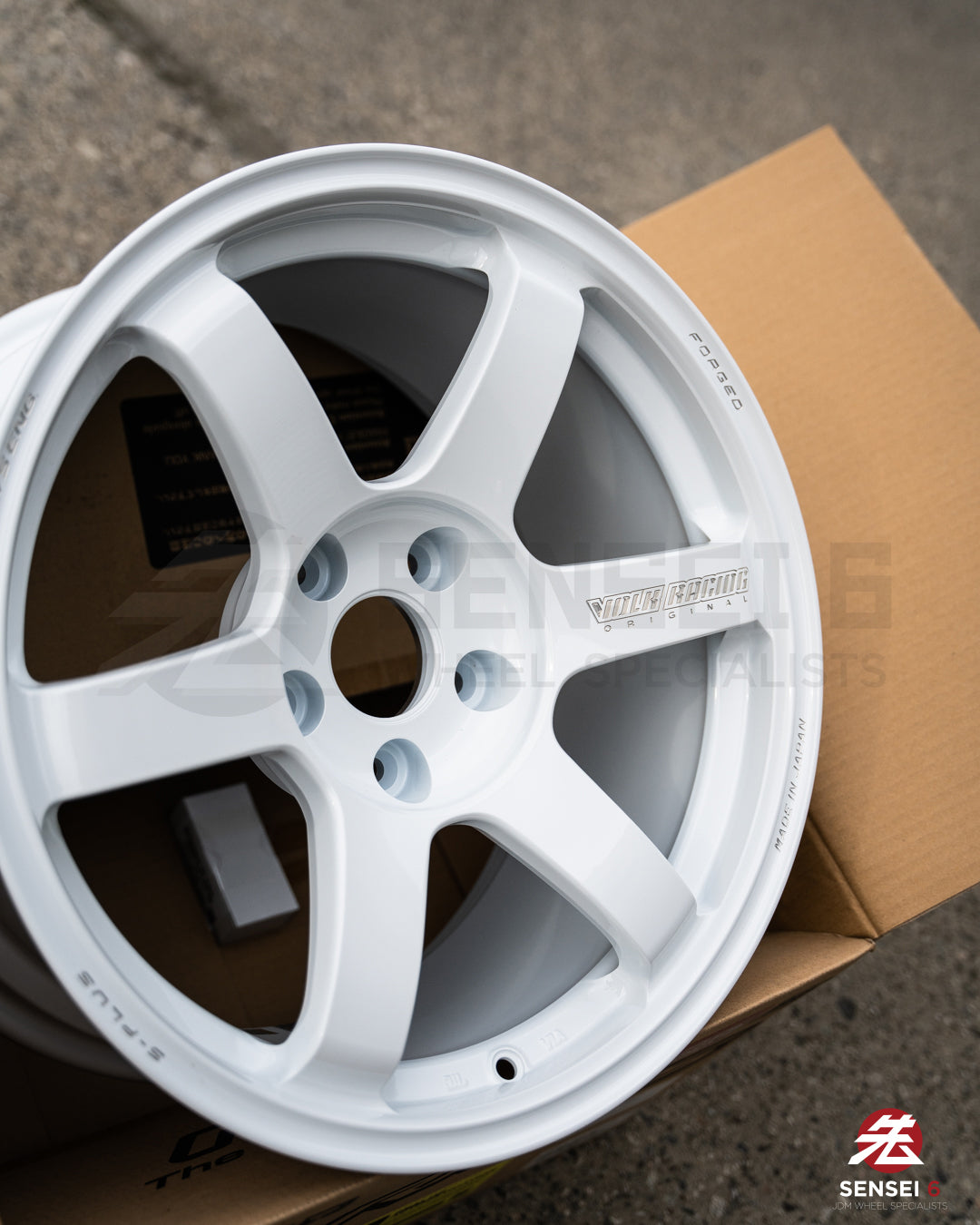 Volk TE37 Saga S-Plus / 17x9 +22 / 5x114.3 / Dash White (DW)