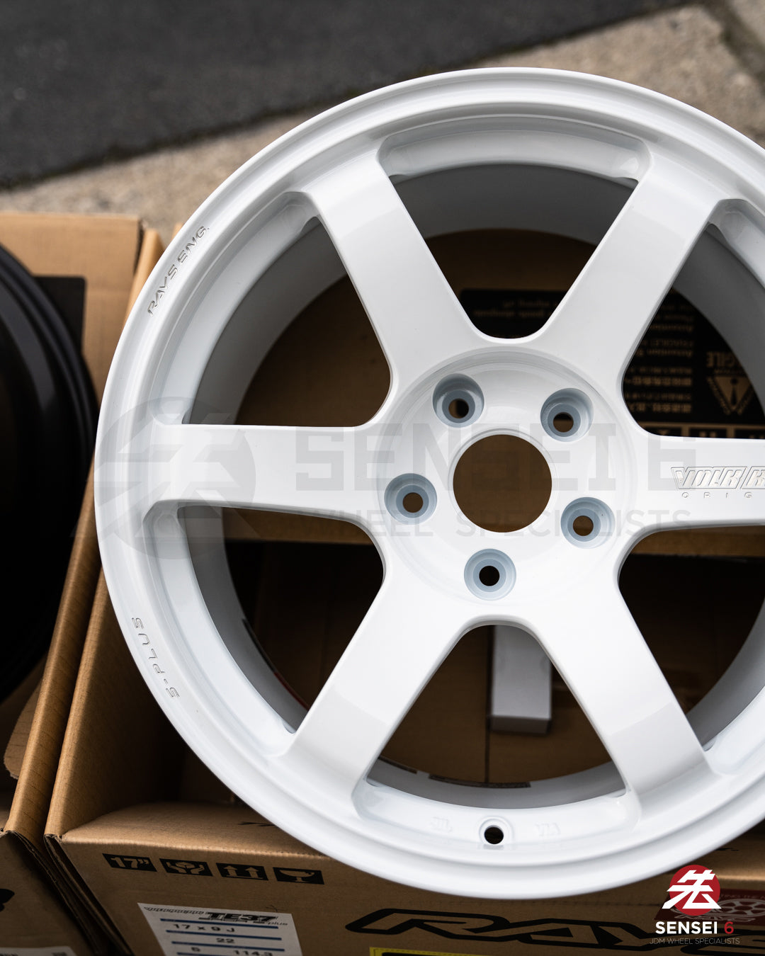 Volk TE37 Saga S-Plus / 17x9 +22 / 5x114.3 / Dash White (DW)