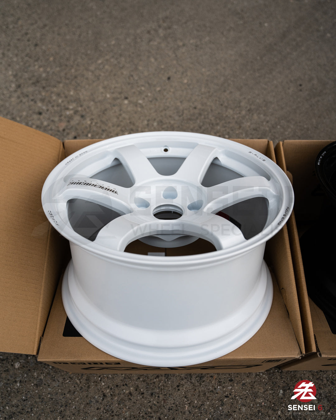 Volk TE37 Saga S-Plus / 17x9 +22 / 5x114.3 / Dash White (DW)