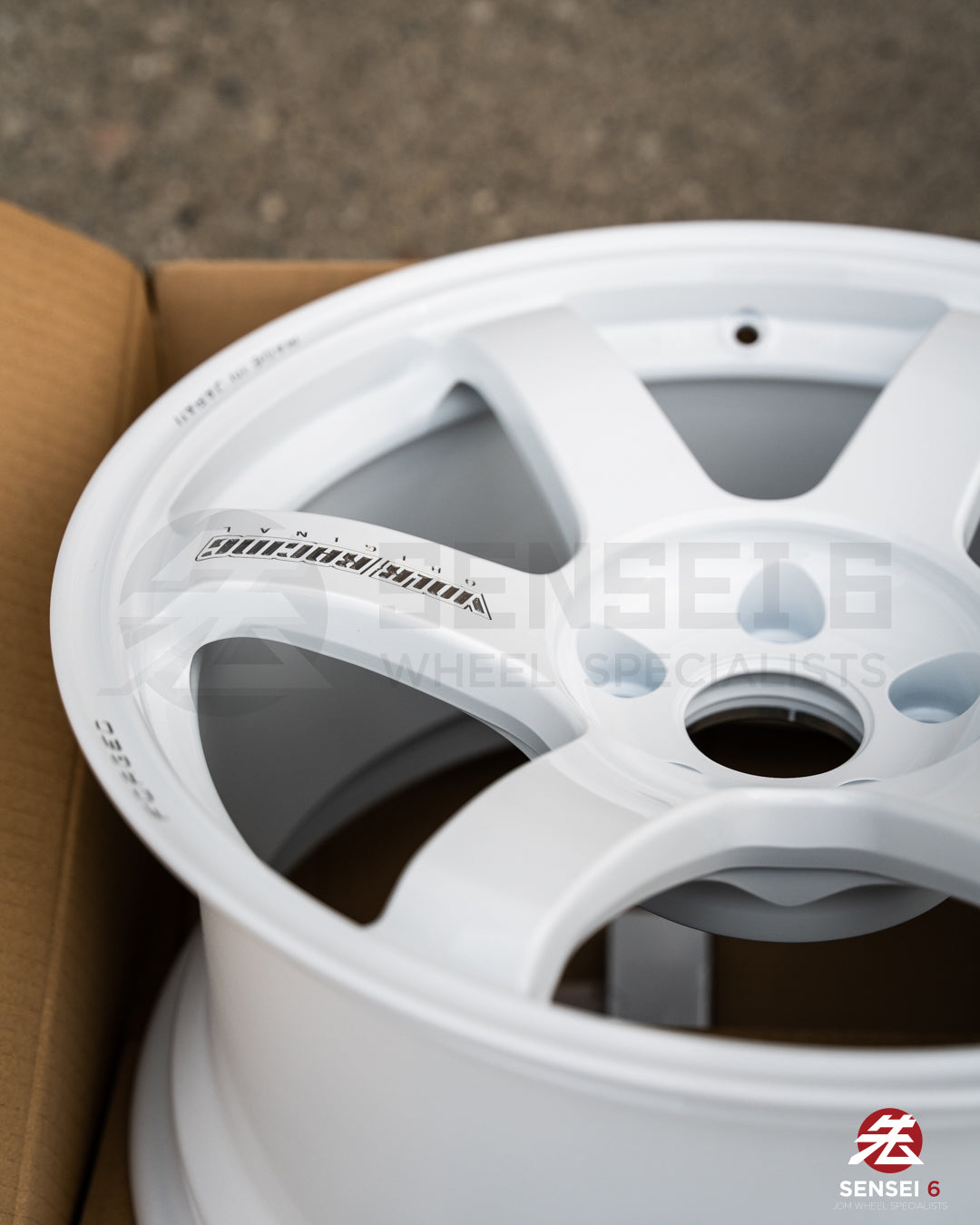 Volk TE37 Saga S-Plus / 17x9 +22 / 5x114.3 / Dash White (DW)
