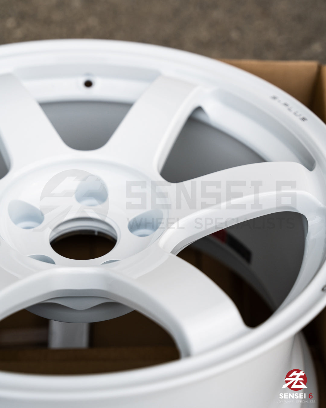 Volk TE37 Saga S-Plus / 17x9 +22 / 5x114.3 / Dash White (DW)
