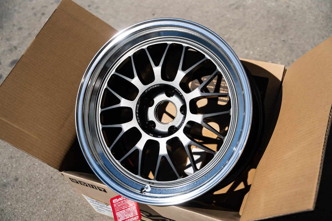 Volk 21A / 18x9.5 +30 / 5x114.3 / ダークガンメタルリム DC