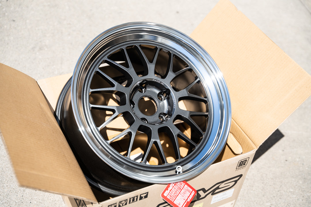 Volk 21A / 18x9.5 +30 / 5x114.3 / ダークガンメタルリム DC