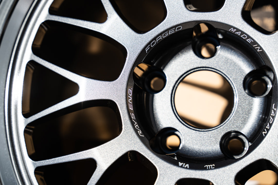 Volk 21A / 18x9.5 +30 / 5x114.3 / ダークガンメタルリム DC