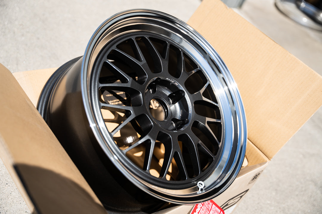 Volk 21A / 18x9.5 +30 / 5x114.3 / ダークガンメタルリム DC