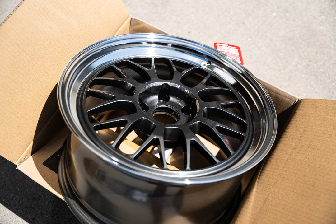 Volk 21A / 18x9.5 +30 / 5x114.3 / ダークガンメタルリム DC