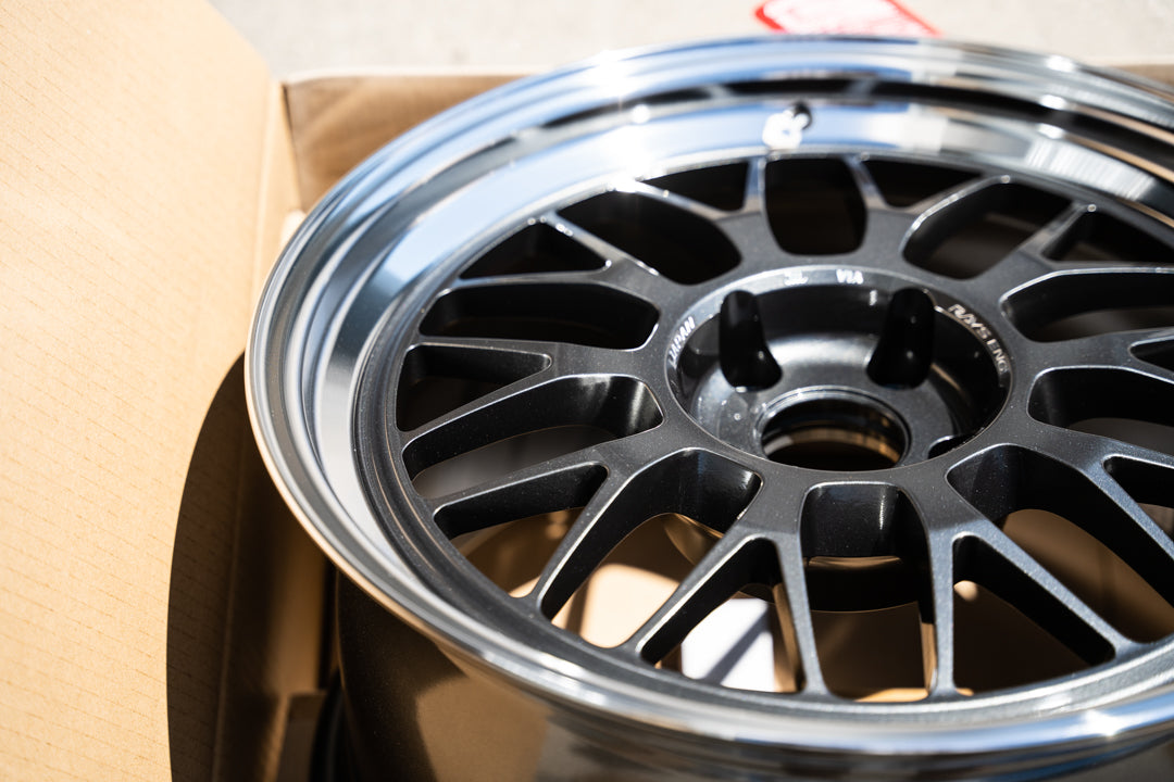 Volk 21A / 18x9.5 +30 / 5x114.3 / ダークガンメタルリム DC