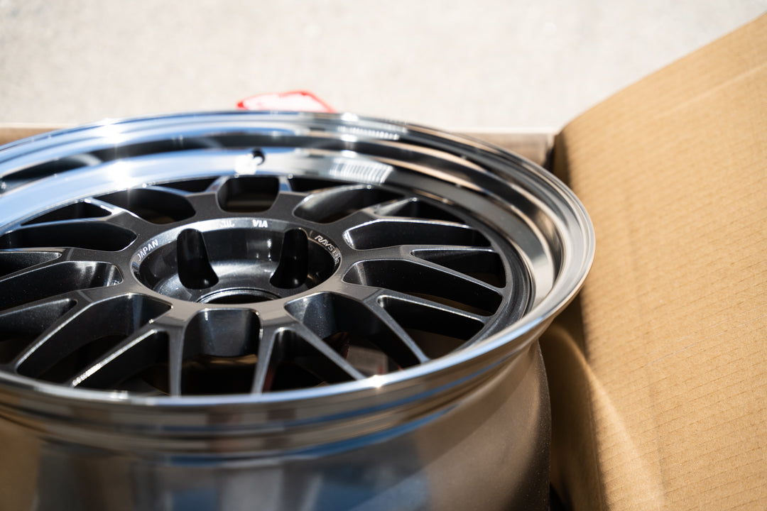 Volk 21A / 18x9.5 +30 / 5x114.3 / ダークガンメタルリム DC