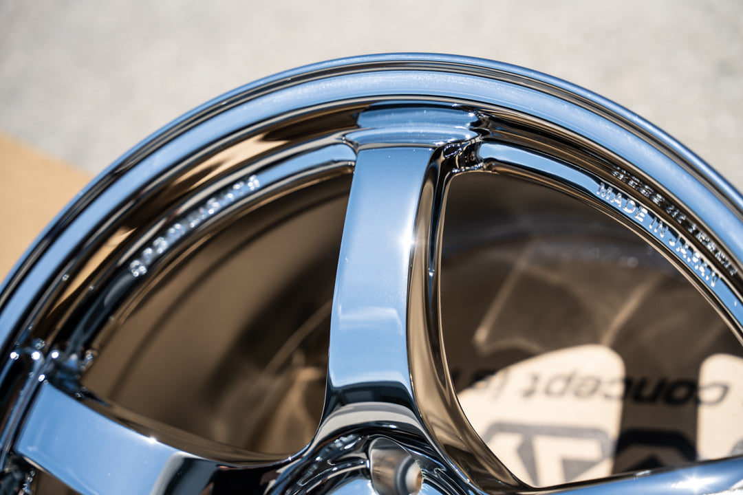 Luces Gram 57CR / 18x9.5 +22 / 5x114.3 / Cromadas