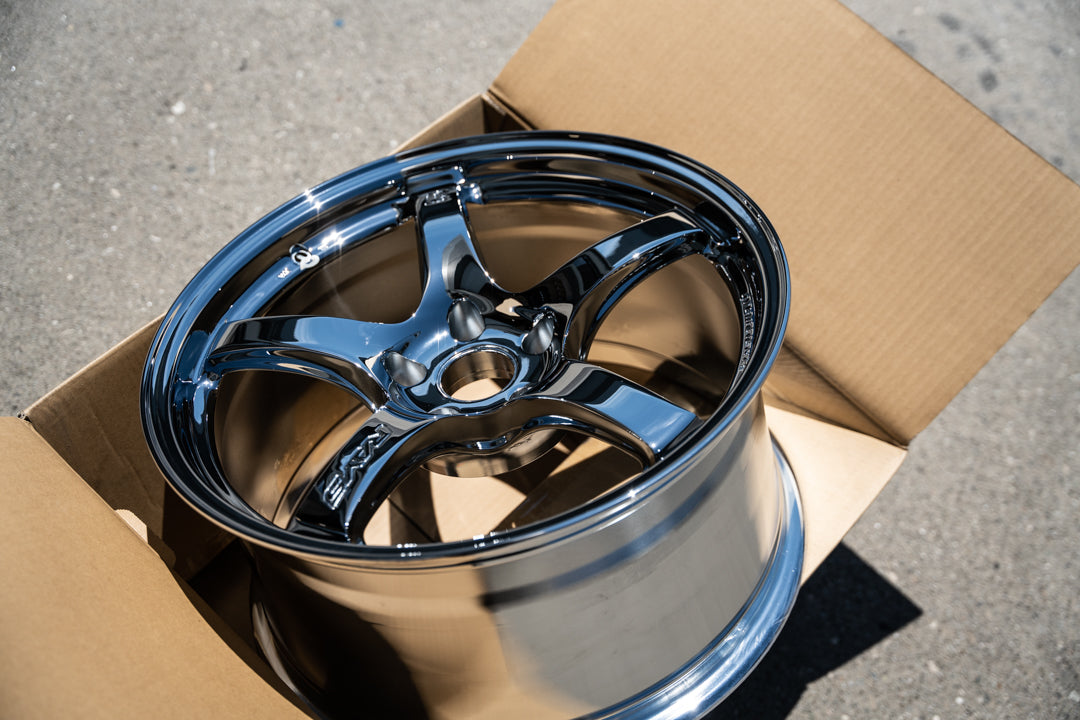 Luces Gram 57CR / 18x9.5 +22 / 5x114.3 / Cromadas
