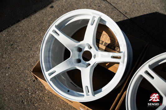 CST ゼロワン ハイパー V2 / 18x9.5 +0 / 5x114.3 / ホワイト