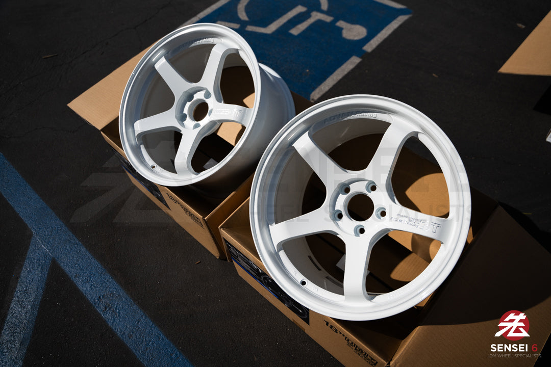 Advan GT Beyond / 18x9.5 +25, 18x10.5 +32 / 5x112 / Racing White (RWW)