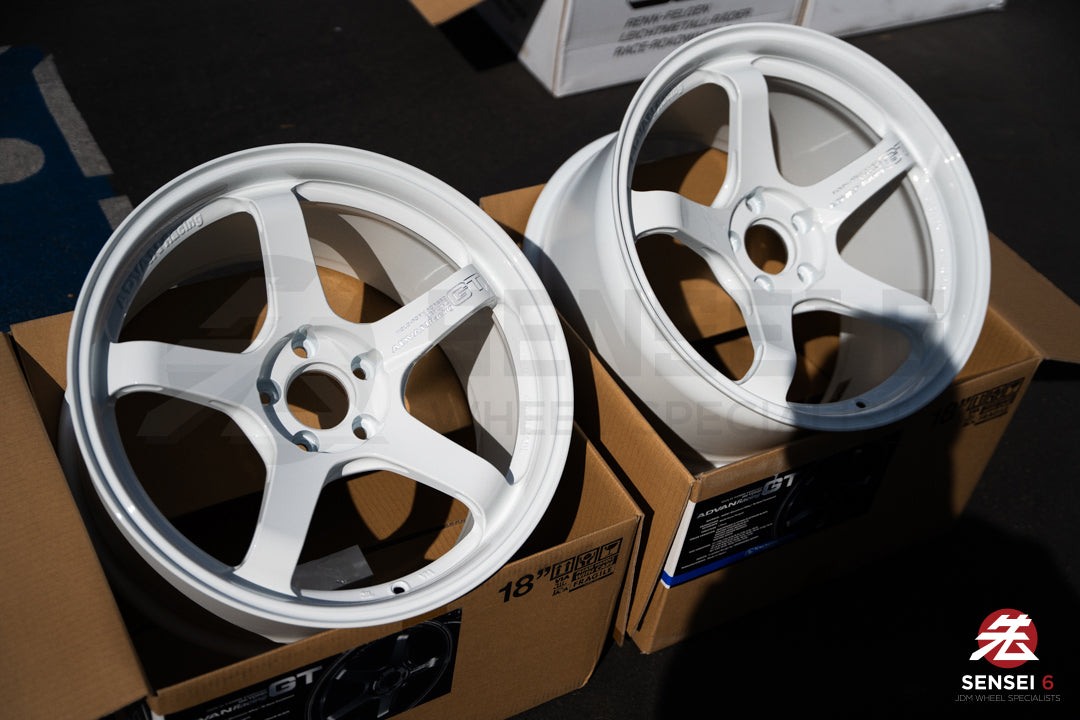 Advan GT Beyond / 18x9.5 +25, 18x10.5 +32 / 5x112 / Racing White (RWW)