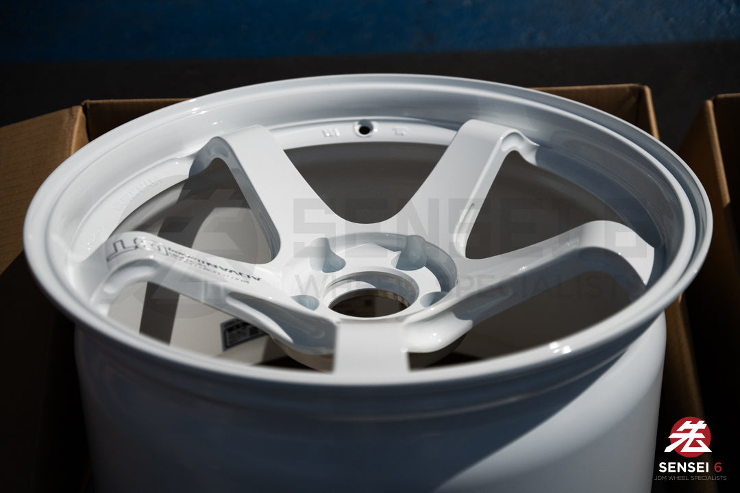 Advan GT Beyond / 18x9.5 +25, 18x10.5 +32 / 5x112 / Racing White (RWW)