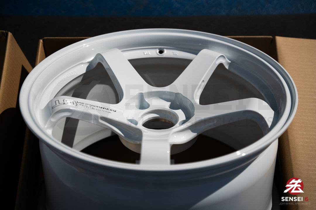 Advan GT Beyond / 18x9.5 +25, 18x10.5 +32 / 5x112 / Racing White (RWW)