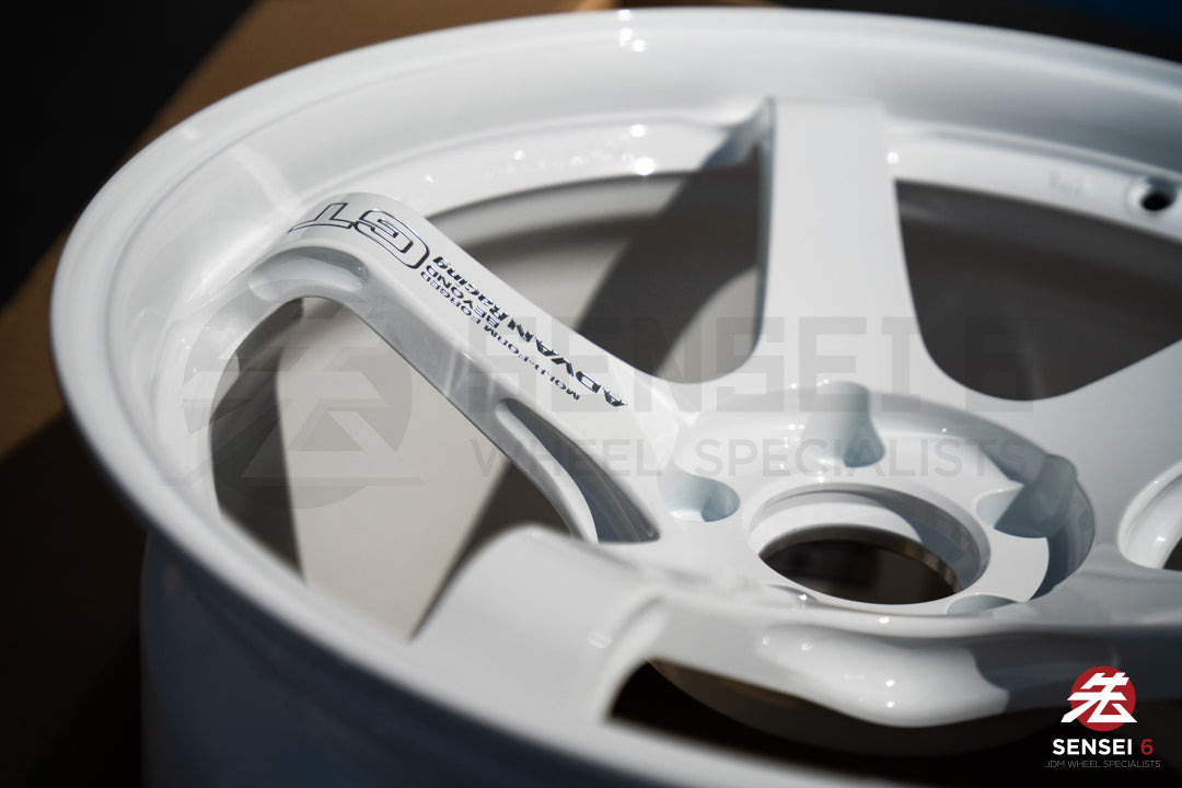 Advan GT Beyond / 18x9.5 +25, 18x10.5 +32 / 5x112 / Racing White (RWW)