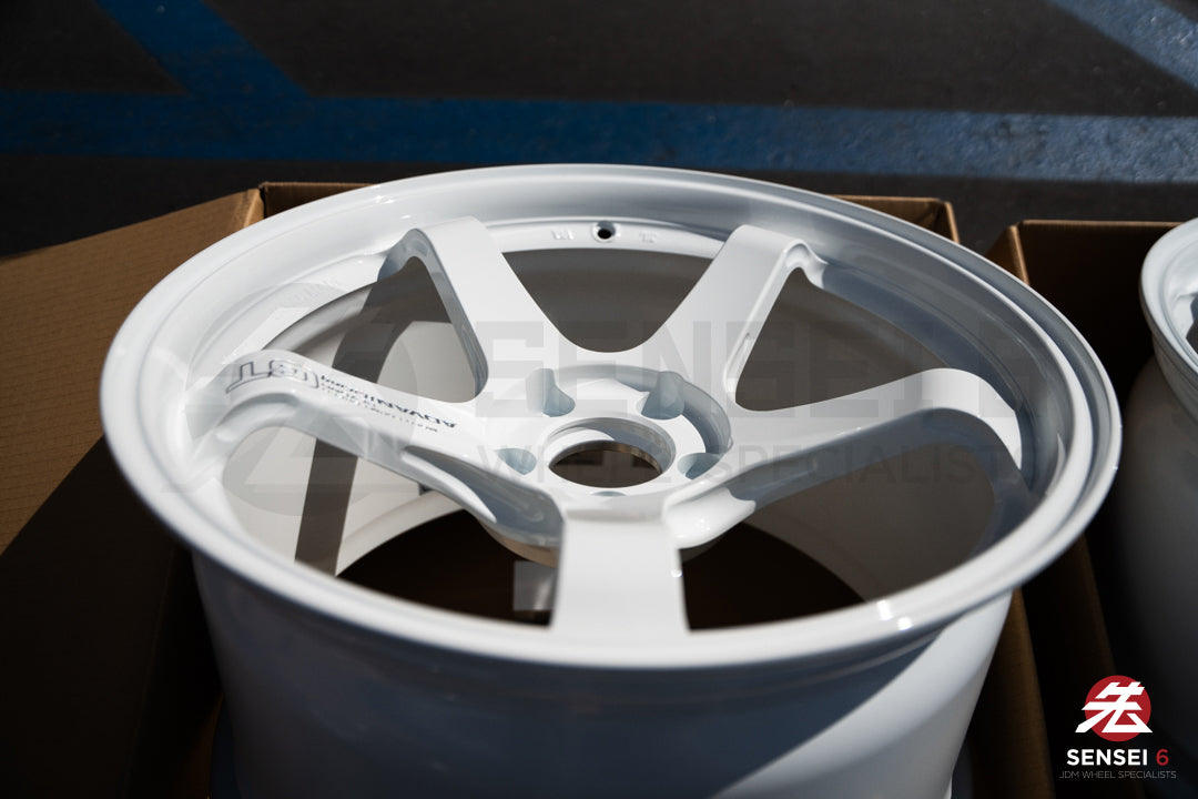 Advan GT Beyond / 18x9.5 +25, 18x10.5 +32 / 5x112 / Racing White (RWW)