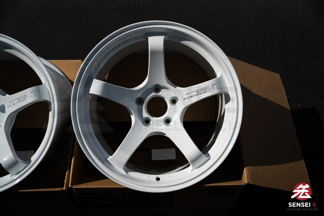 Advan GT Beyond / 18x9.5 +25, 18x10.5 +32 / 5x112 / Racing White (RWW)