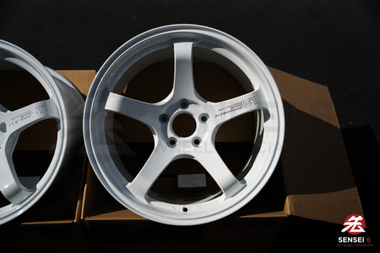 アドバン GT ビヨンド / 18x9.5 +25, 18x10.5 +32 / 5x112 / レーシングホワイト