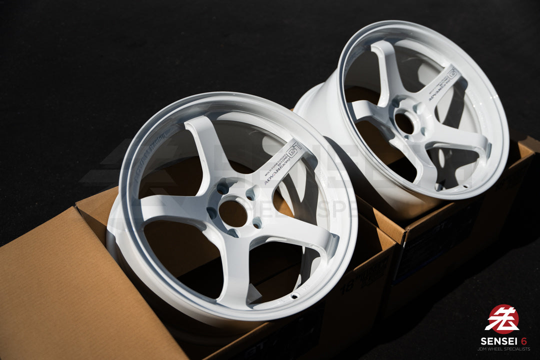 Advan GT Beyond / 18x9.5 +25, 18x10.5 +32 / 5x112 / Racing White (RWW)