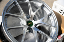 Cargar imagen en el visor de la galería, BBS RI-A / 18x10.5 +22 / 5x120 / Plata Diamante