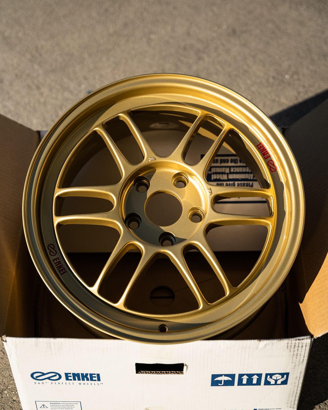 エンケイ RPF1 / 17x8 +45 / 5x114.3 / ゴールド