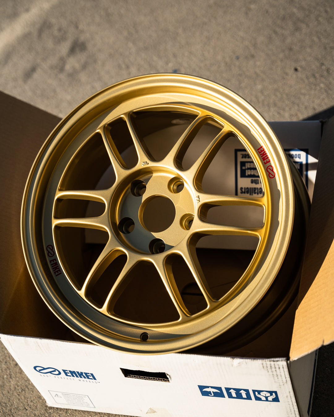 エンケイ RPF1 / 17x8 +45 / 5x114.3 / ゴールド