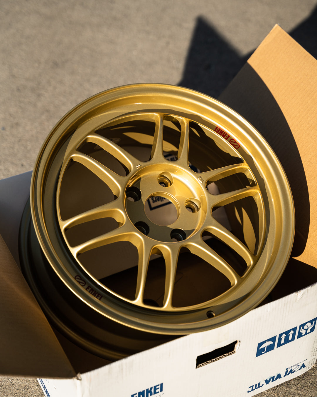 エンケイ RPF1 / 17x8 +45 / 5x114.3 / ゴールド