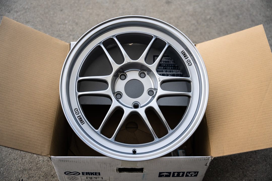 エンケイ RPF1 / 17x8 +35 / 5x114.3 / F1 シルバー
