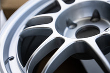 Cargar imagen en el visor de la galería, Enkei RPF1 / 17x8 +35 / 5x114.3 / F1 Plata