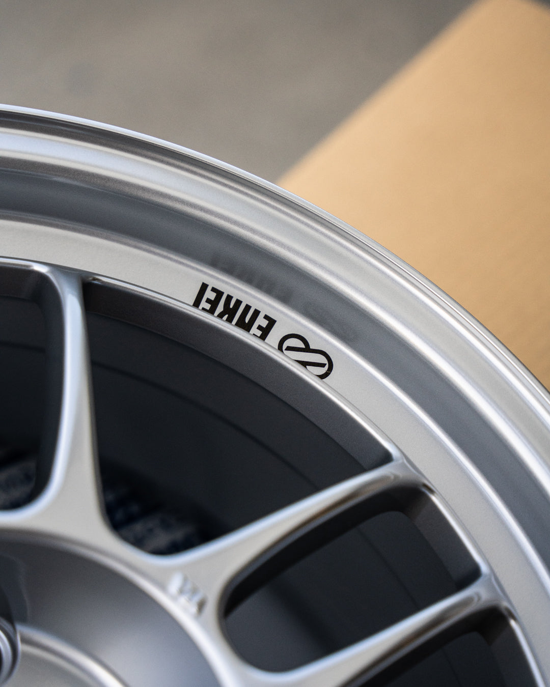 エンケイ RPF1 / 17x8 +35 / 5x114.3 / F1 シルバー