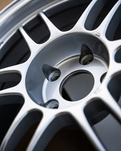 Cargar imagen en el visor de la galería, Enkei RPF1 / 17x8 +35 / 5x114.3 / F1 Plata